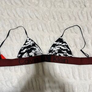 NWOT Calvin Klein Black & White Triangle Bralette